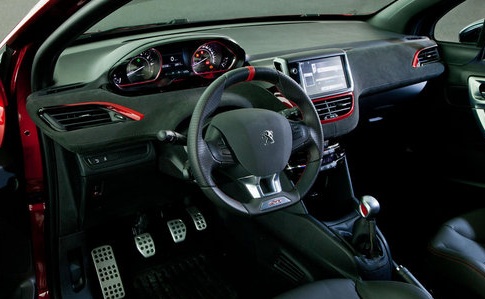 Peugeot 208 GTI interieur