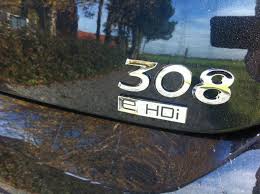 Signature e-HDi sur l'arrière d'une Peugeot 308