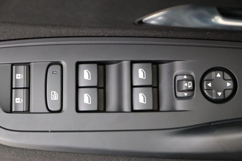 peugeot 308 active pack 1.6 plug-in hybrid 180 hp e-eat8 photo 10