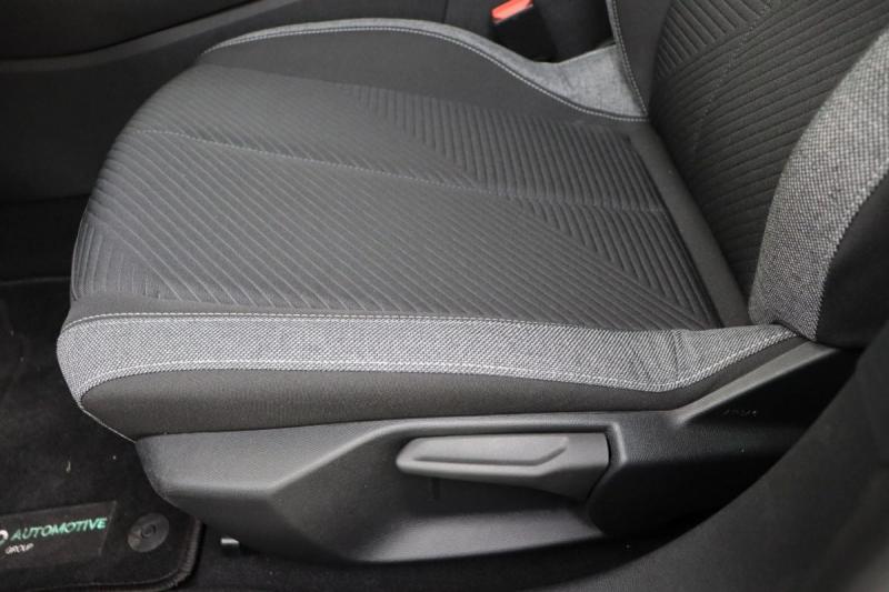 peugeot 308 active pack 1.6 plug-in hybrid 180 hp e-eat8 photo 8