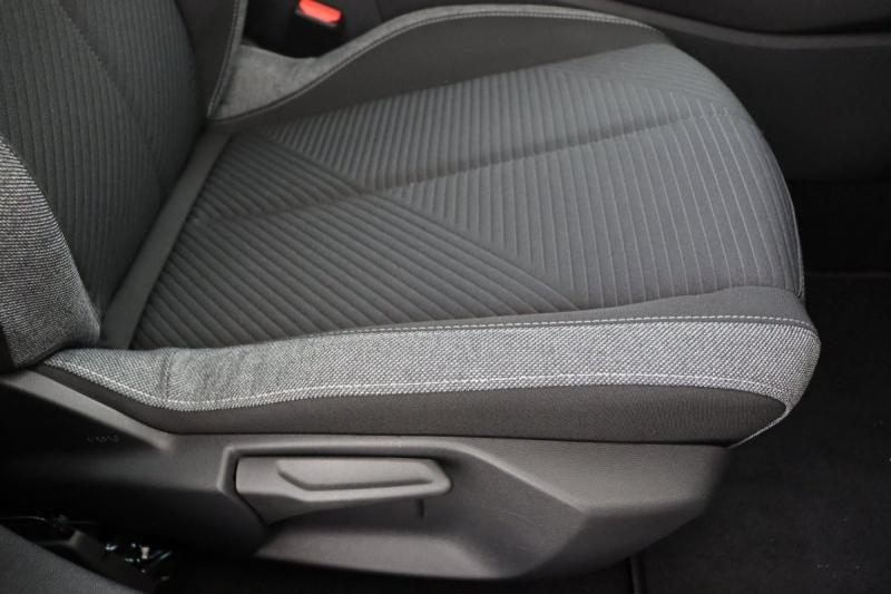 peugeot 308 active pack 1.6 plug-in hybrid 180 hp e-eat8 photo 9