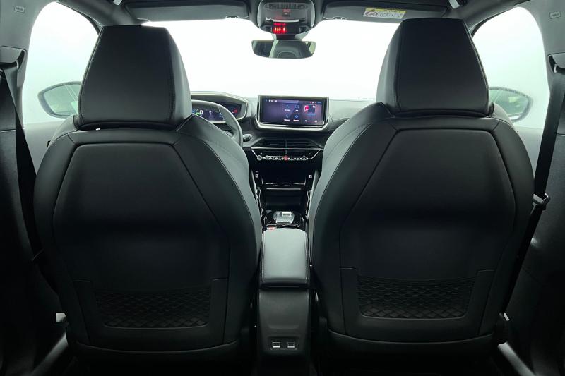 peugeot e-2008 moteur lectrique 156 ch gt blanc oknite toit black diamond avec 2870 d'quipements inclus photo 10