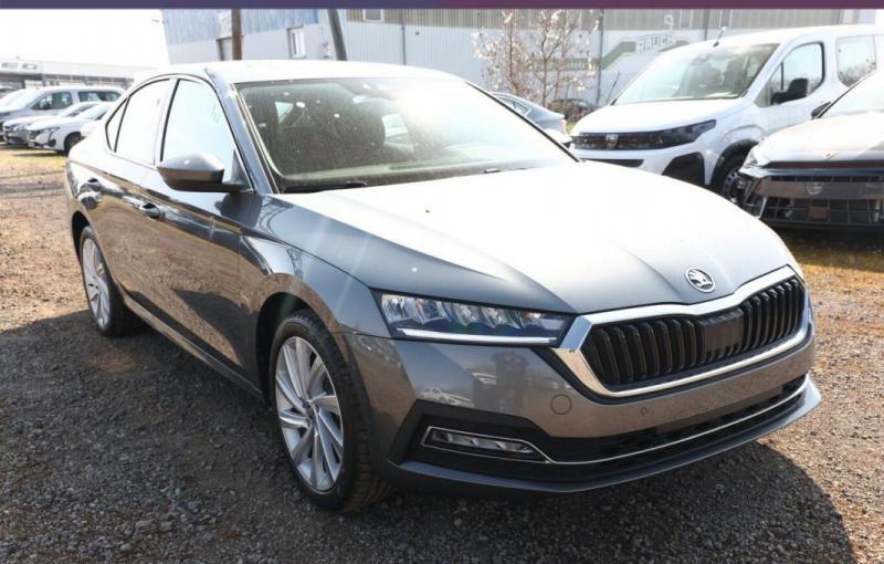 skoda octavia phev 204 dsg 18p kessy pdc acc photo 1