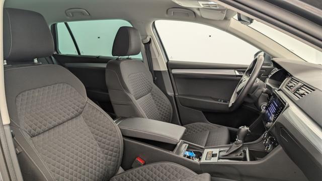 skoda superb combi 2.0 tdi 150 scr dsg7 business photo 9
